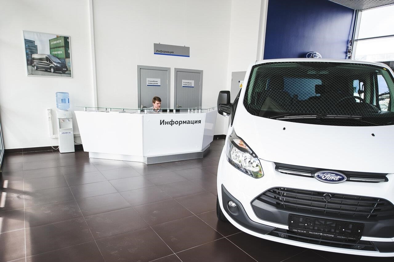 Автосалон FAVORIT MOTORS Ford Transit центр в Москве Коптевская улица, 69А, стр. 3